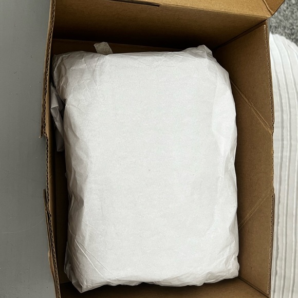 Small KateTassel in grand de poudre embossed leather. Never used , brand new . - Picture 9 of 10